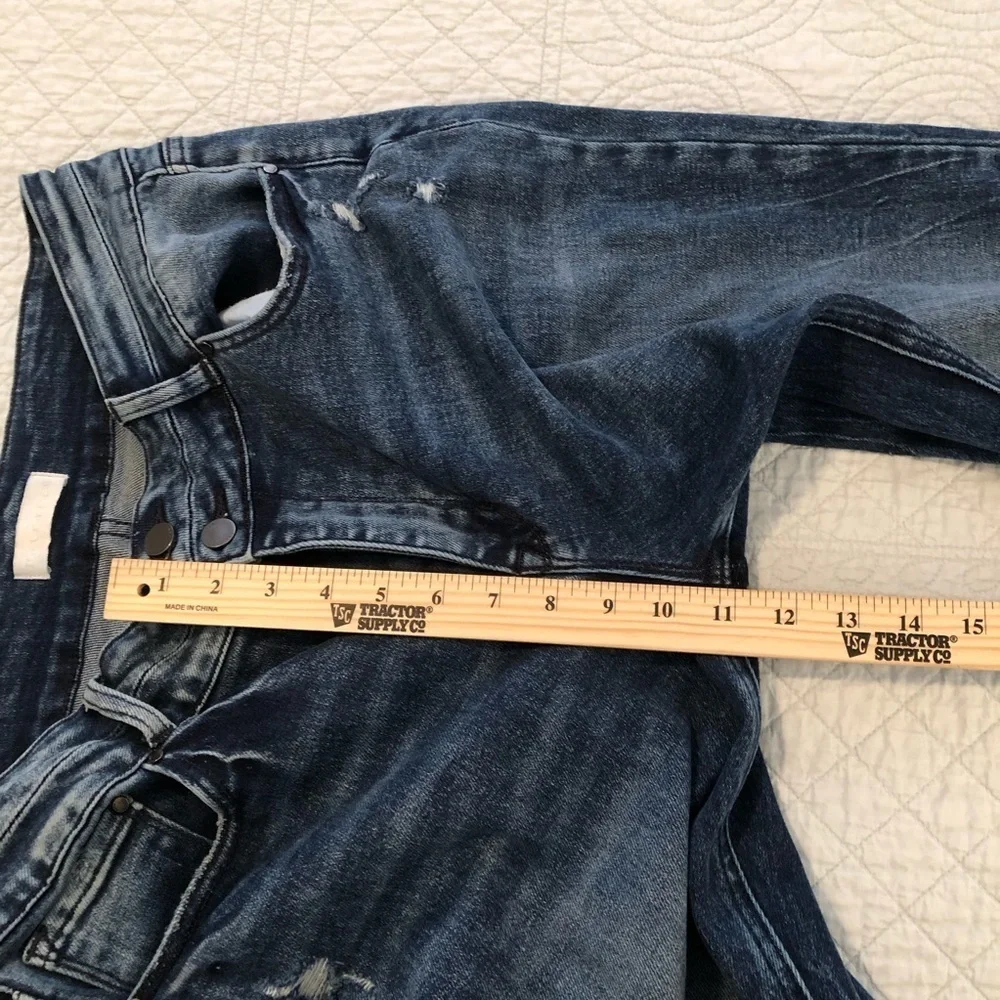 Petra 153 distressed classic boot cut jeans. Size waist 32.